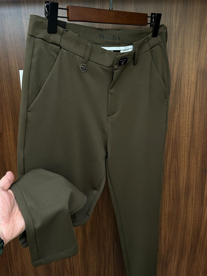 Metal Logolu Kabartma Yazı Detaylı Jogger Pantolon