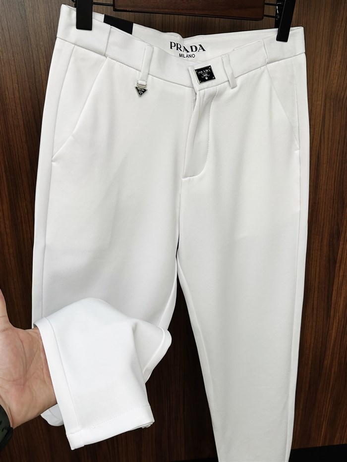 Metal Logolu Kabartma Yazı Detaylı Jogger Pantolon