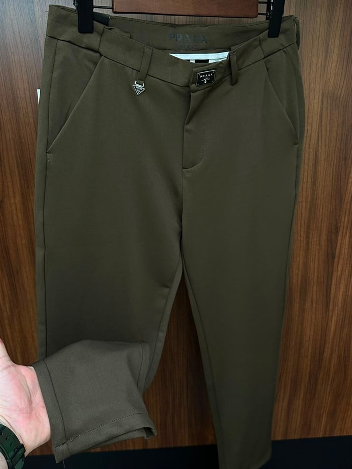Metal Logolu Kabartma Yazı Detaylı Jogger Pantolon