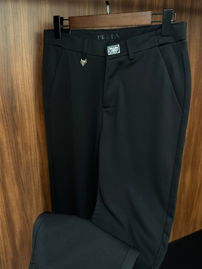 Metal Logolu Kabartma Yazı Detaylı Jogger Pantolon