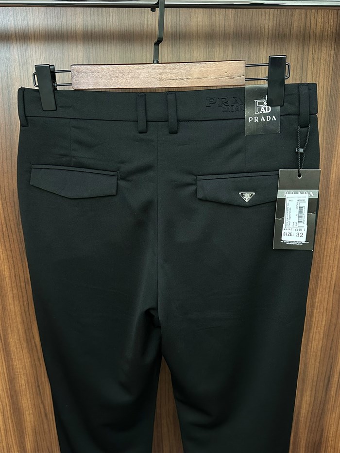 Metal Logolu Kabartma Yazı Detaylı Jogger Pantolon