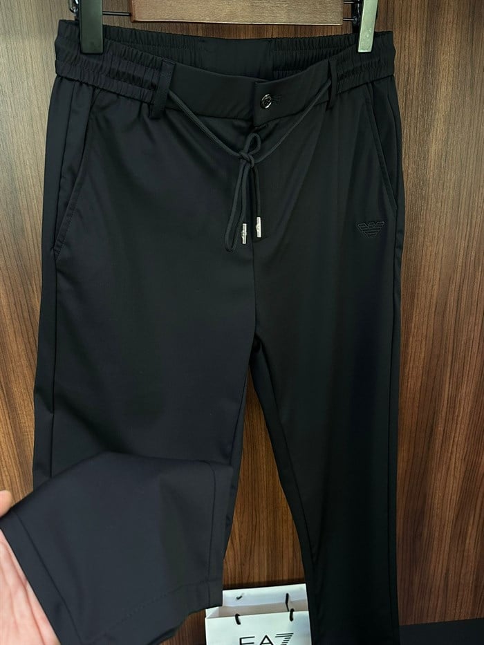 Plastik Kabartma Logolu Jogger Pantolon