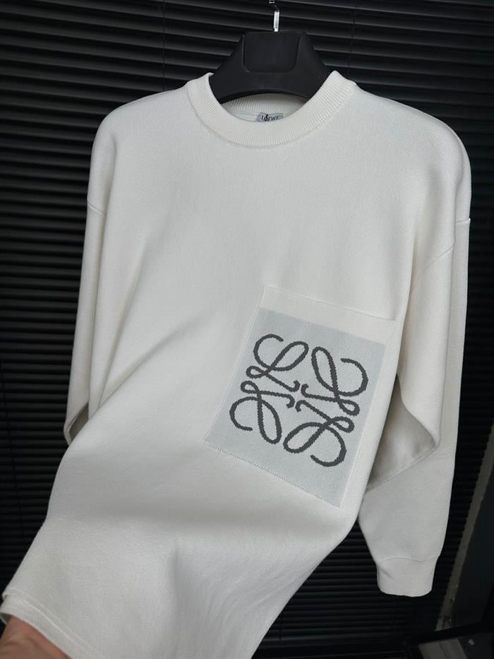 Büyük Nakış Logolu Cepli Kazak