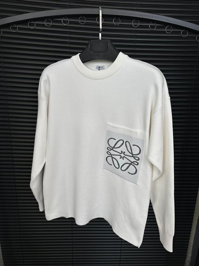 Büyük Nakış Logolu Cepli Kazak