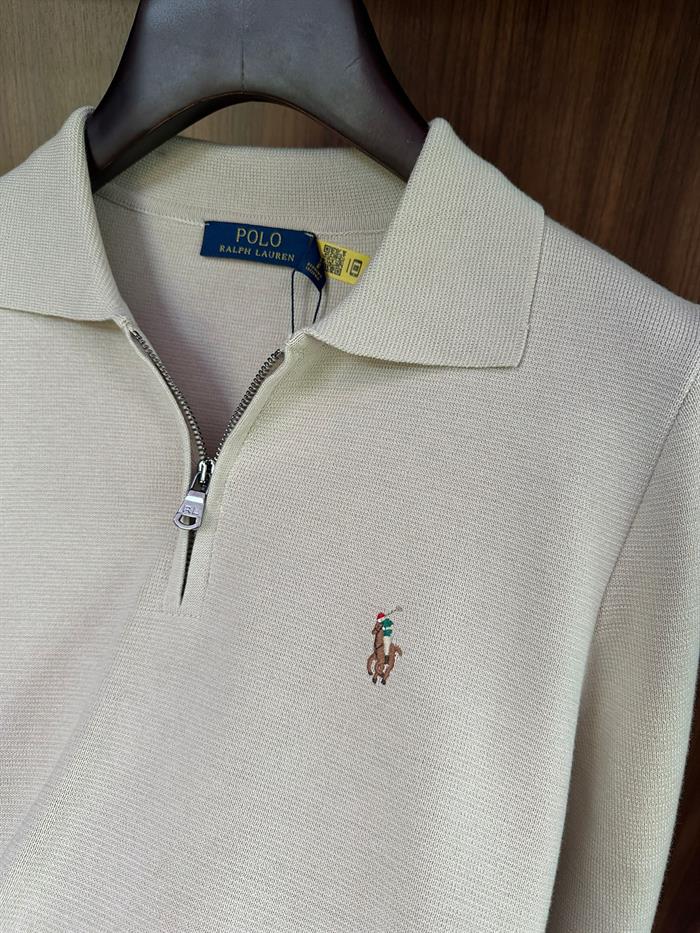 Çelik Örme Triko Nakış Logolu Yakalı Kazak