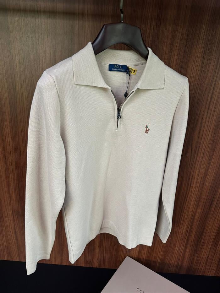 Çelik Örme Triko Nakış Logolu Yakalı Kazak