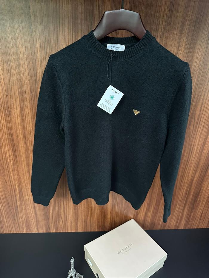 Metal Logo Detaylı Triko Kazak