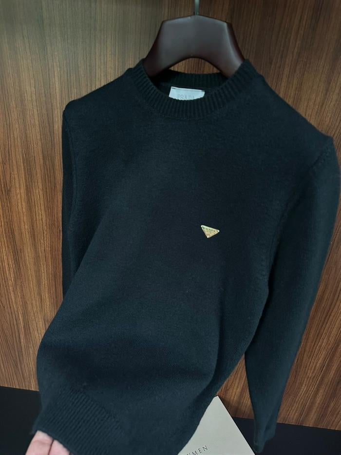 Metal Logo Detaylı Triko Kazak