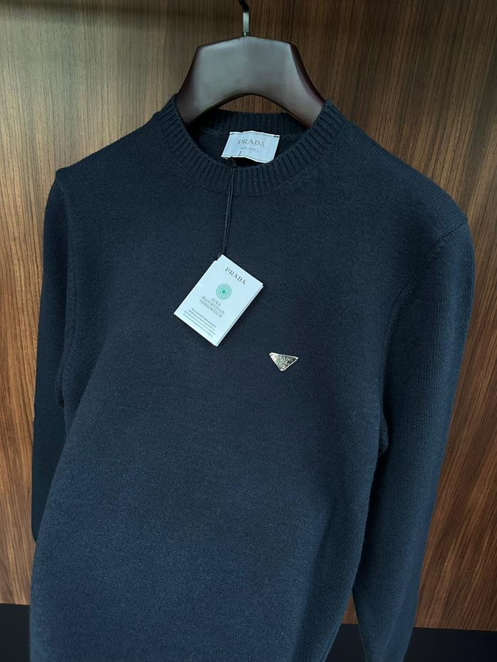 Metal Logo Detaylı Triko Kazak