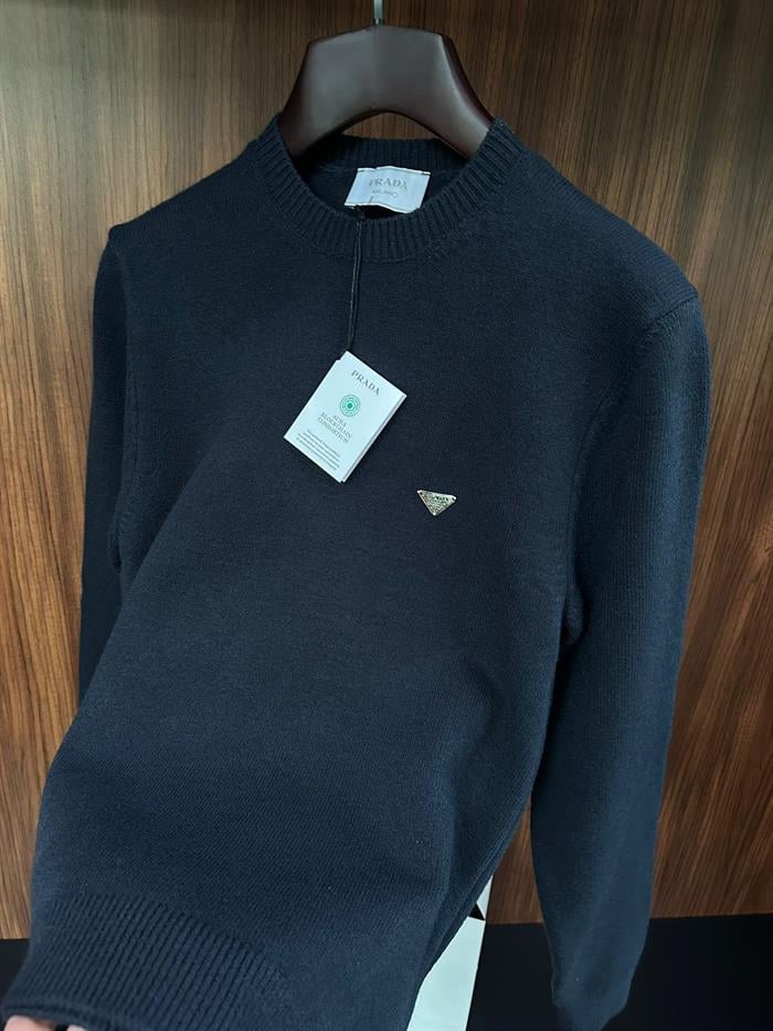 Metal Logo Detaylı Triko Kazak