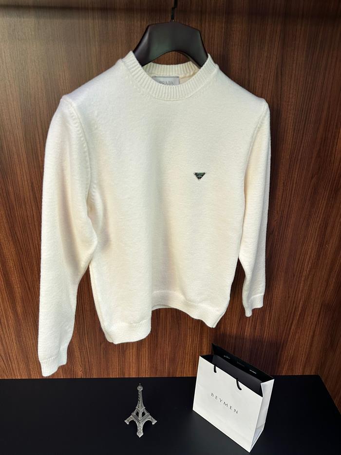 Metal Logo Detaylı Triko Kazak