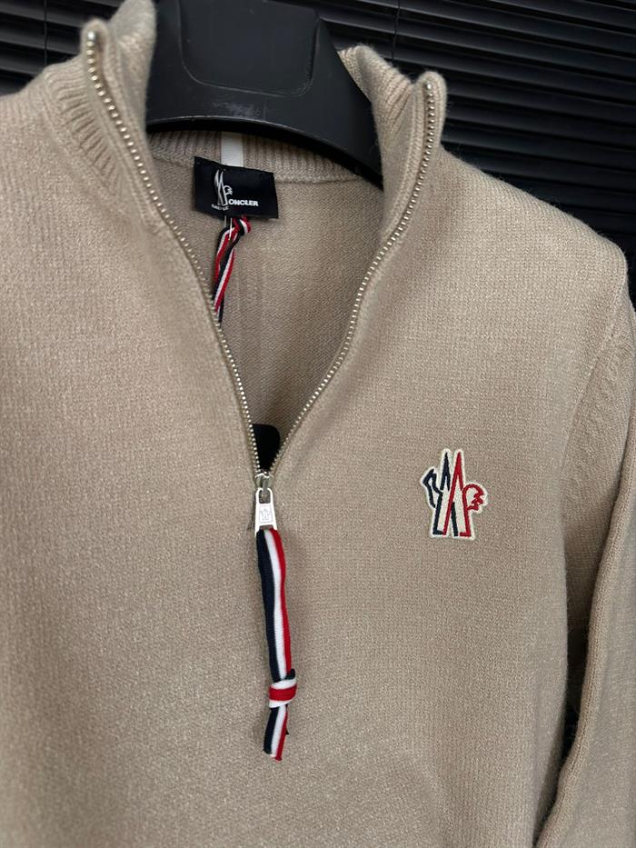 Nakış Logolu Yarım Fermuarlı Yün Kazak