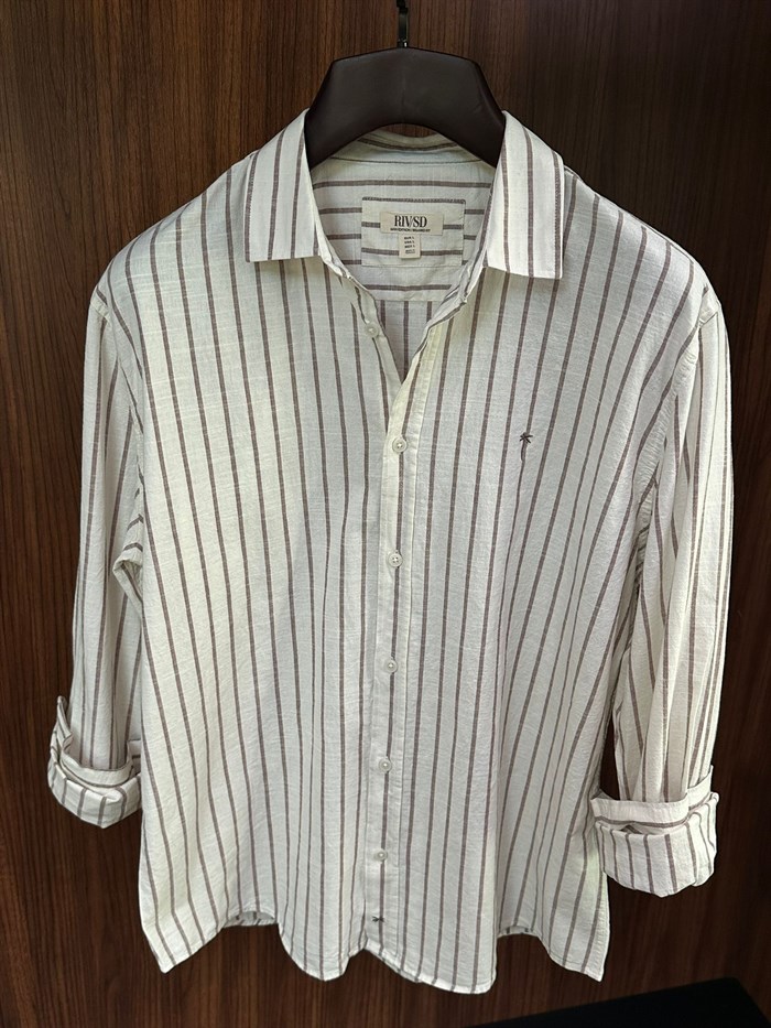 Nakış Logolu Çizgili Yakalı Keten Gömlek