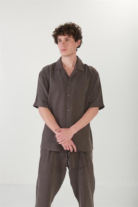 Apaş Yaka Model Dökümlü Gömlek