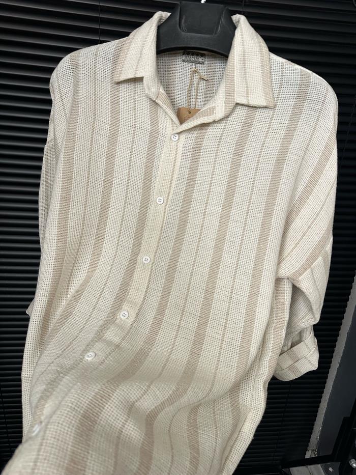 Buldan Yaka İnce Çizgili Gömlek