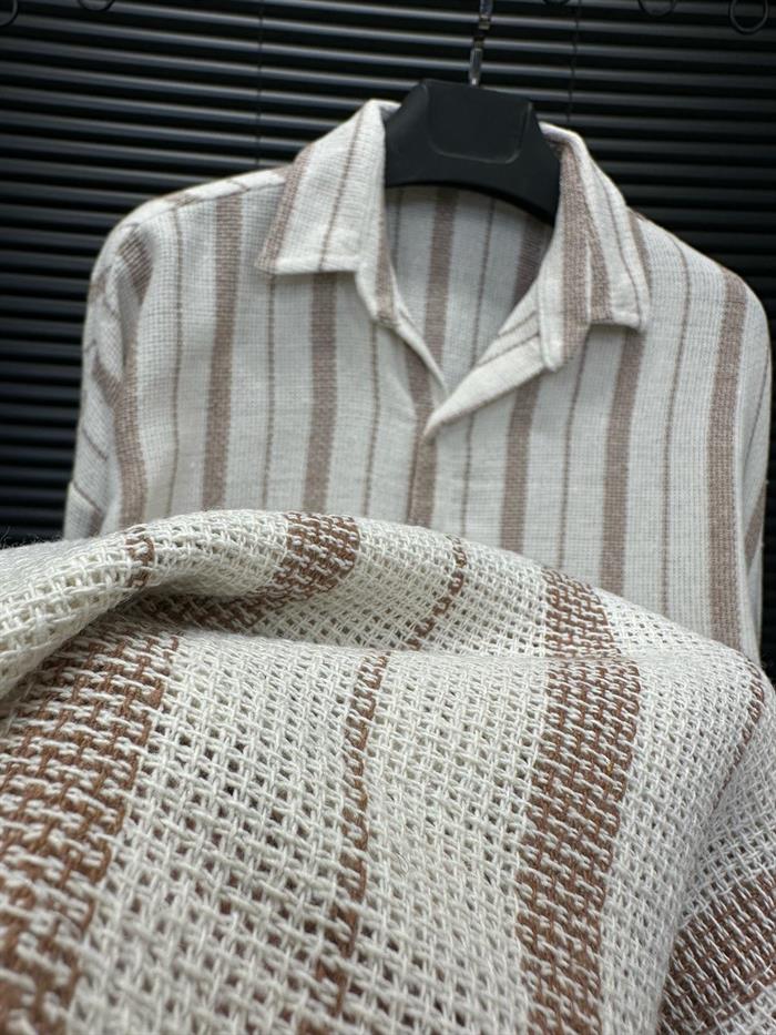 Buldan Yaka İnce Çizgili Gömlek