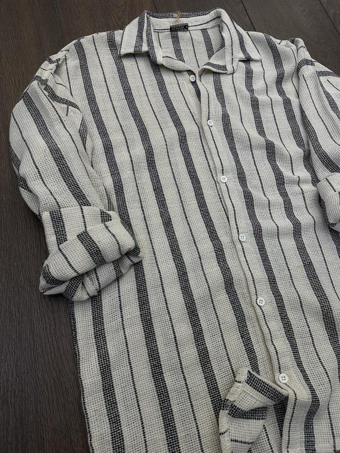 Buldan Yaka İnce Çizgili Gömlek