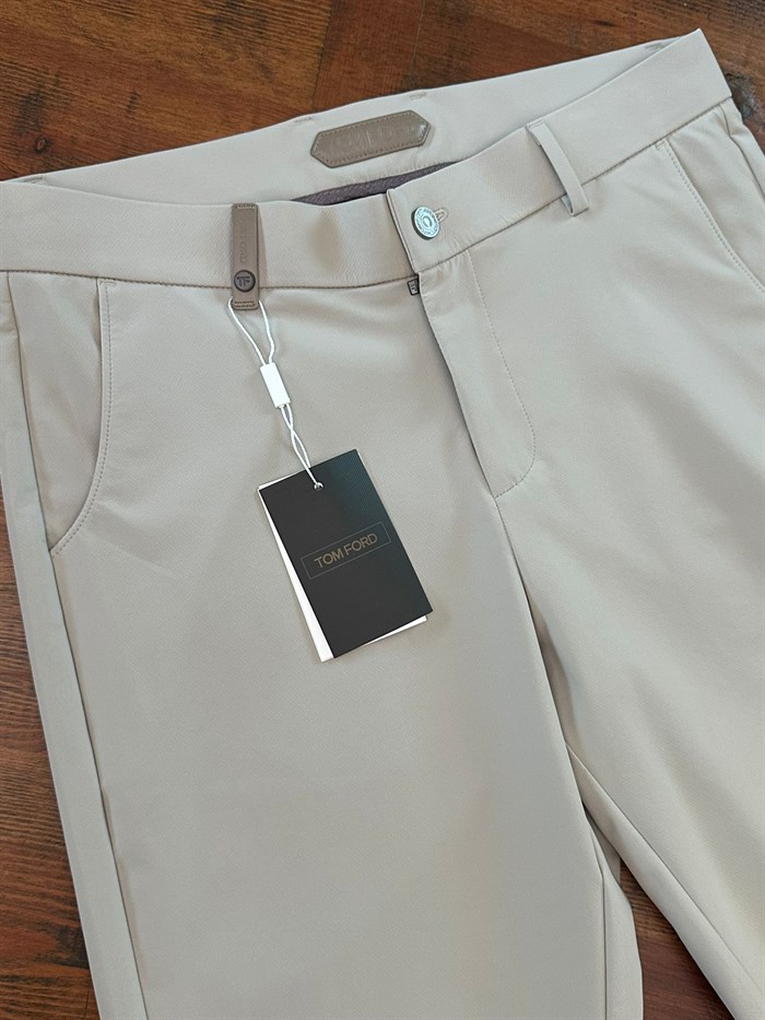 Arka Cep Metal Logo Detaylı Modal Şort