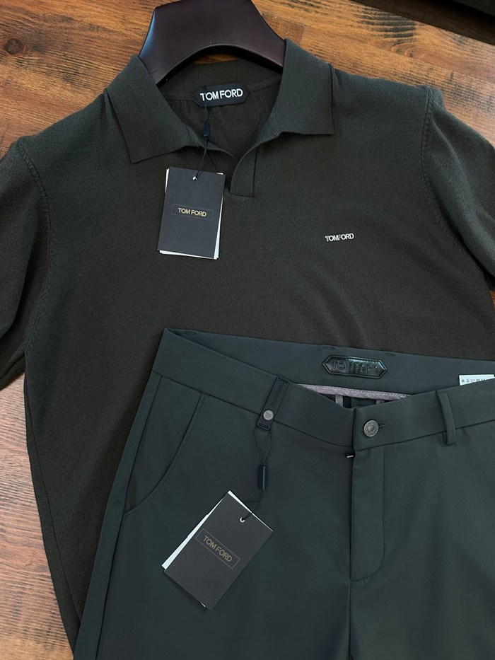Arka Cep Metal Logo Detaylı Modal Şort