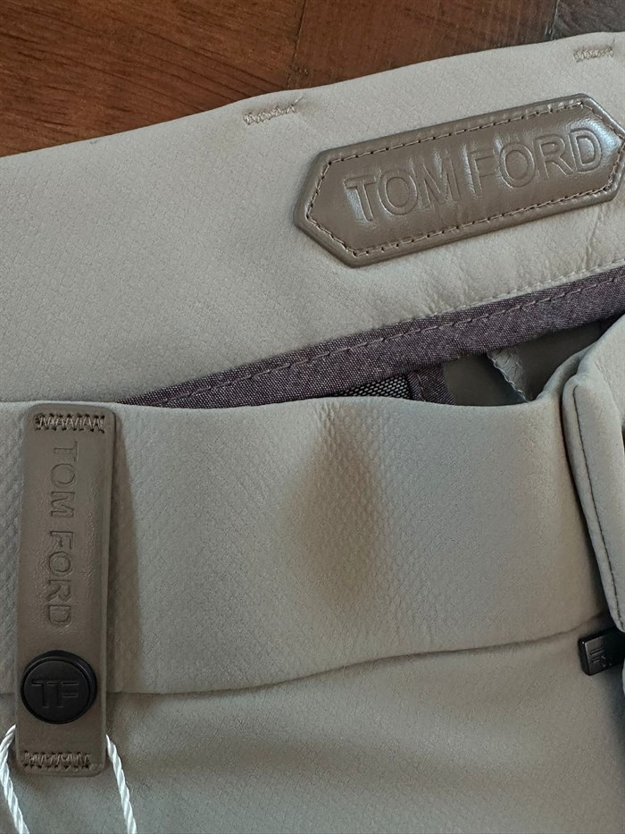 Arka Cep Metal Logo Detaylı Modal Şort