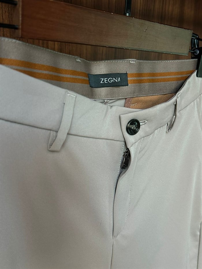 Metal Logo ve Yazı Detaylı İthal Modal Şort