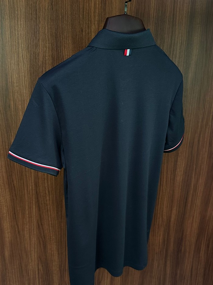 Göğüs Kabartma Nakış Logolu Yakalı T-Shirt