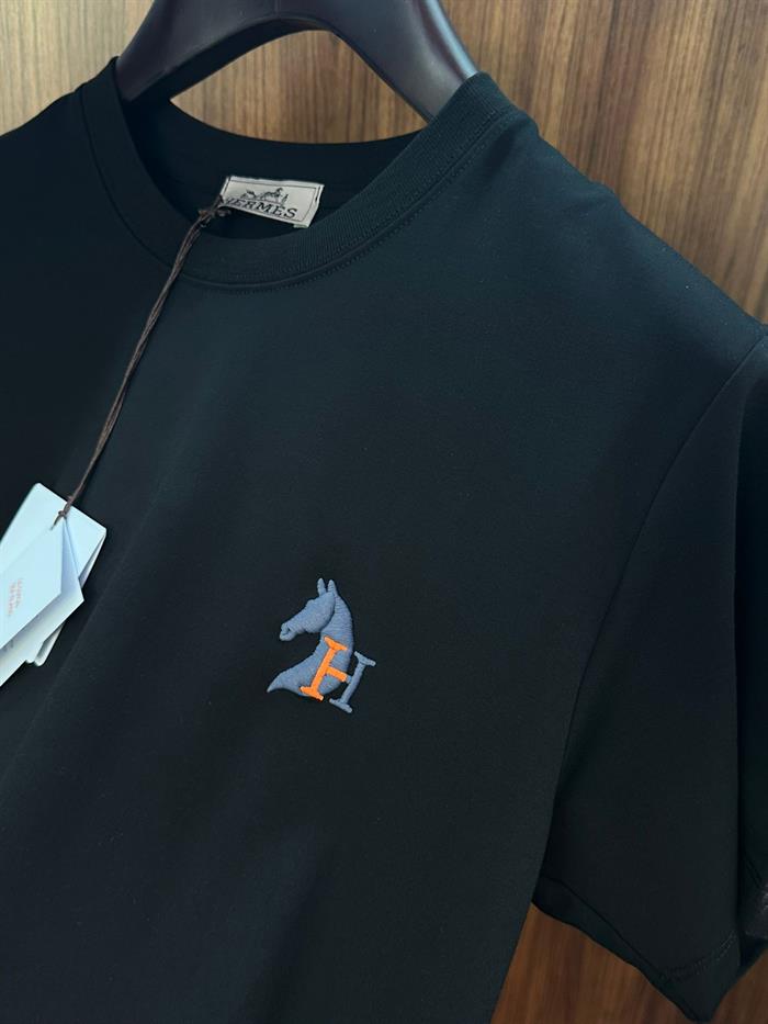 Göğüs Kabartma Nakış Logolu Modal Kumaş T-Shirt
