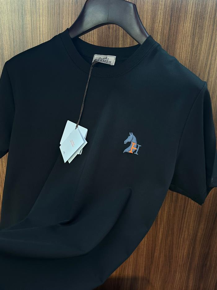 Göğüs Kabartma Nakış Logolu Modal Kumaş T-Shirt