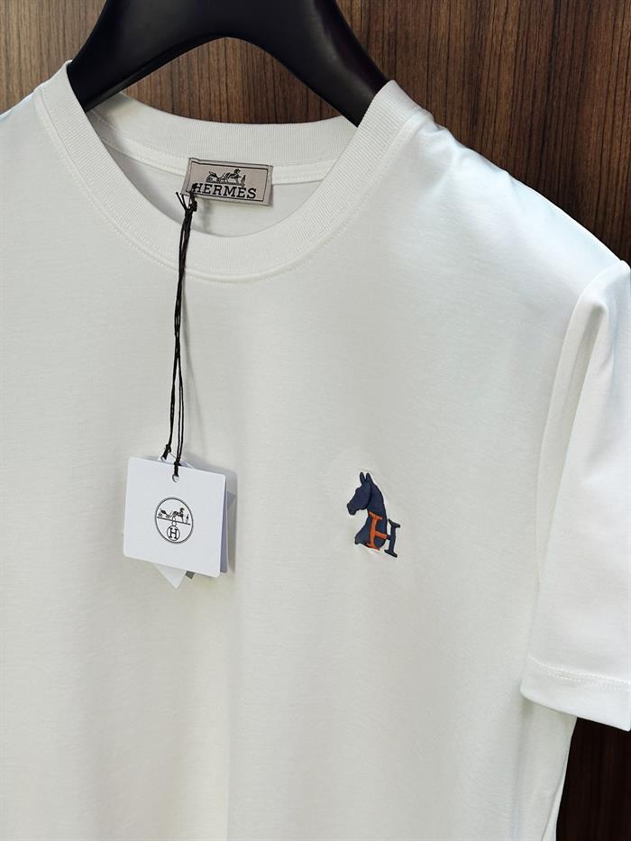 Göğüs Kabartma Nakış Logolu Modal Kumaş T-Shirt