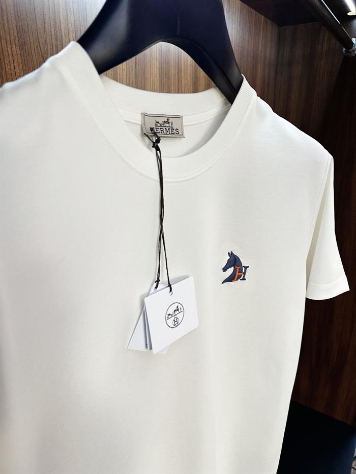 Göğüs Kabartma Nakış Logolu Modal Kumaş T-Shirt