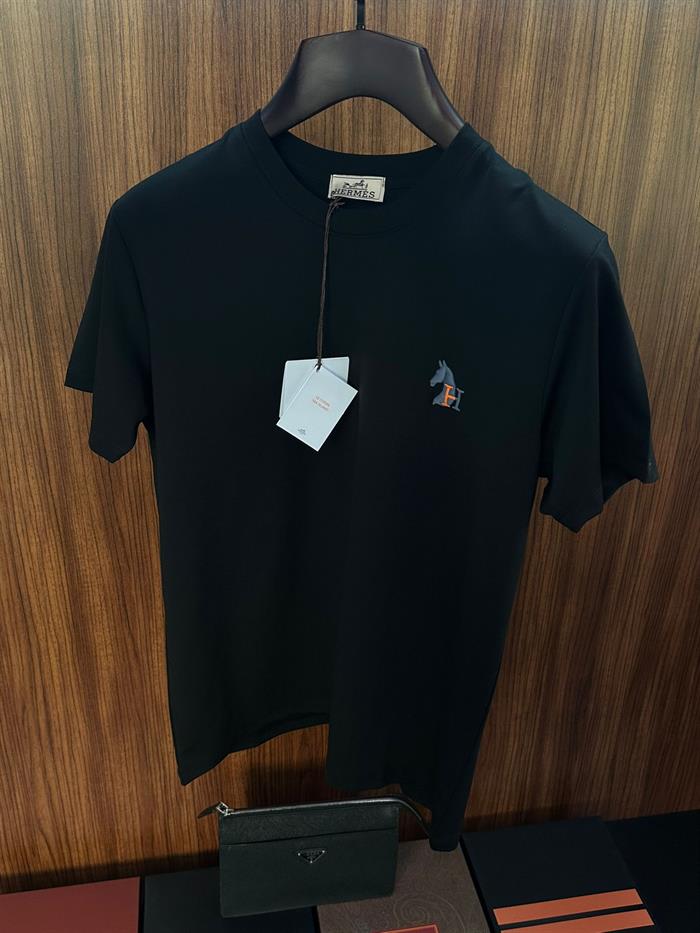 Göğüs Kabartma Nakış Logolu Modal Kumaş T-Shirt