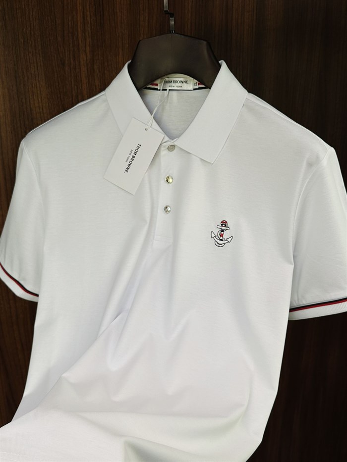 Göğüs Kabartma Nakış Logolu Yakalı T-Shirt