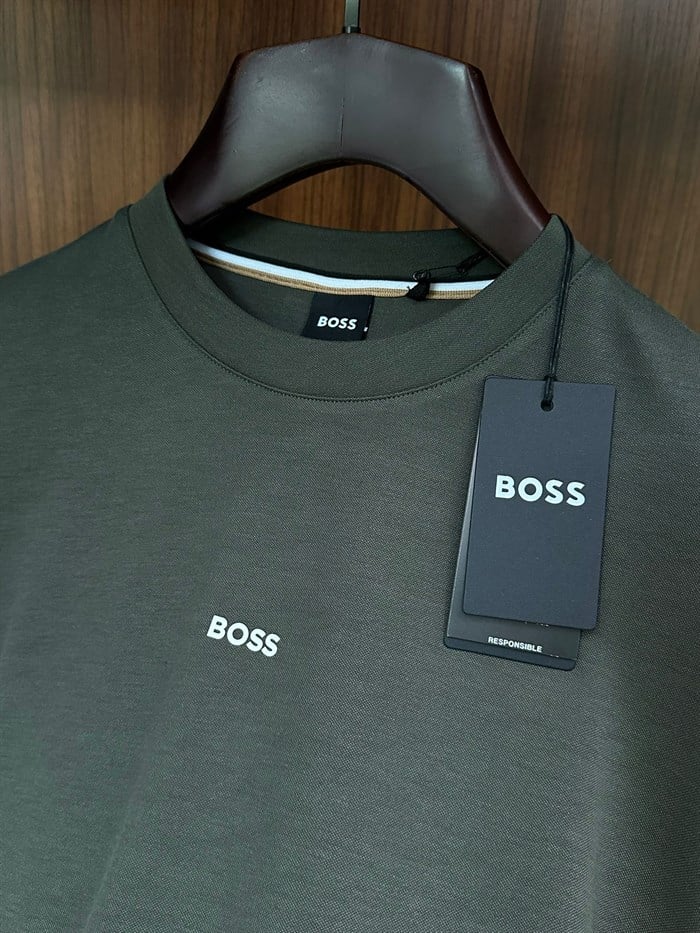 Göğüs Marka Yazılı Modal Kumaş T-Shirt