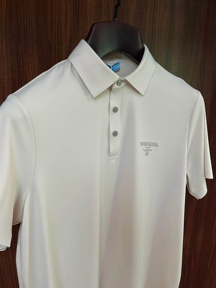 Kabartma Logolu İtalyan Yaka T-Shirt