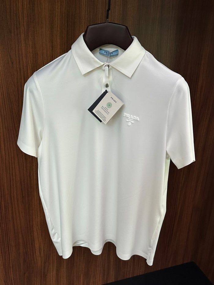 Kabartma Logolu İtalyan Yaka T-Shirt