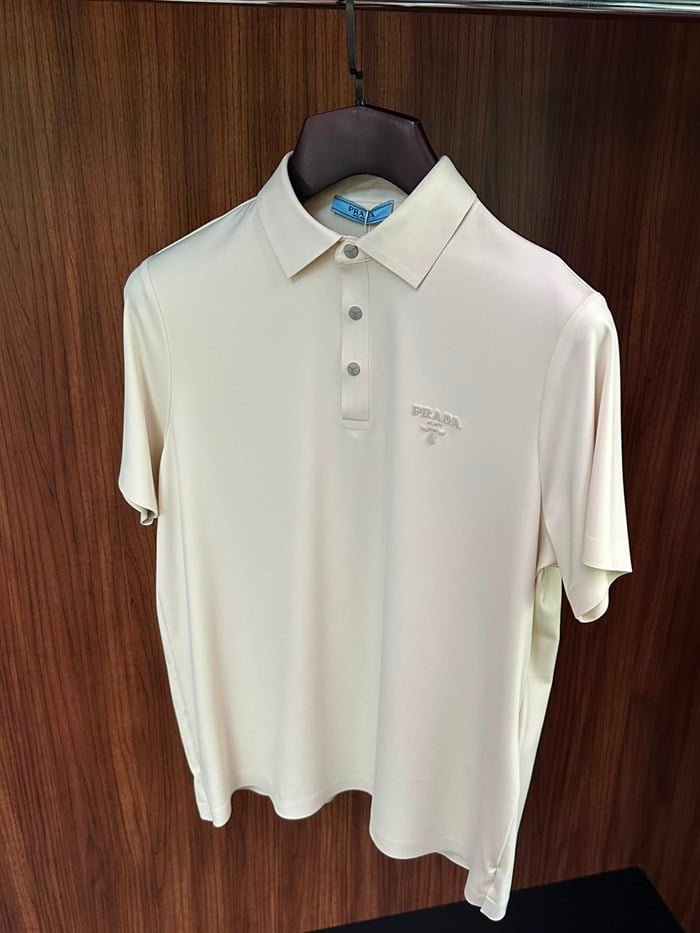 Kabartma Logolu İtalyan Yaka T-Shirt