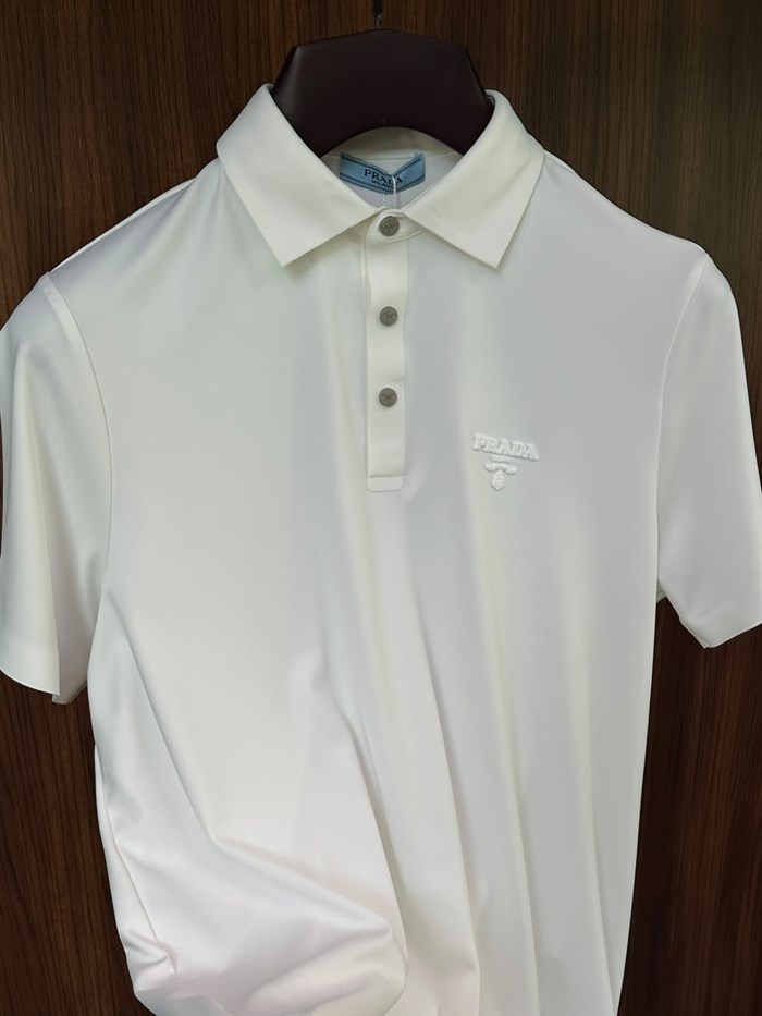Kabartma Logolu İtalyan Yaka T-Shirt