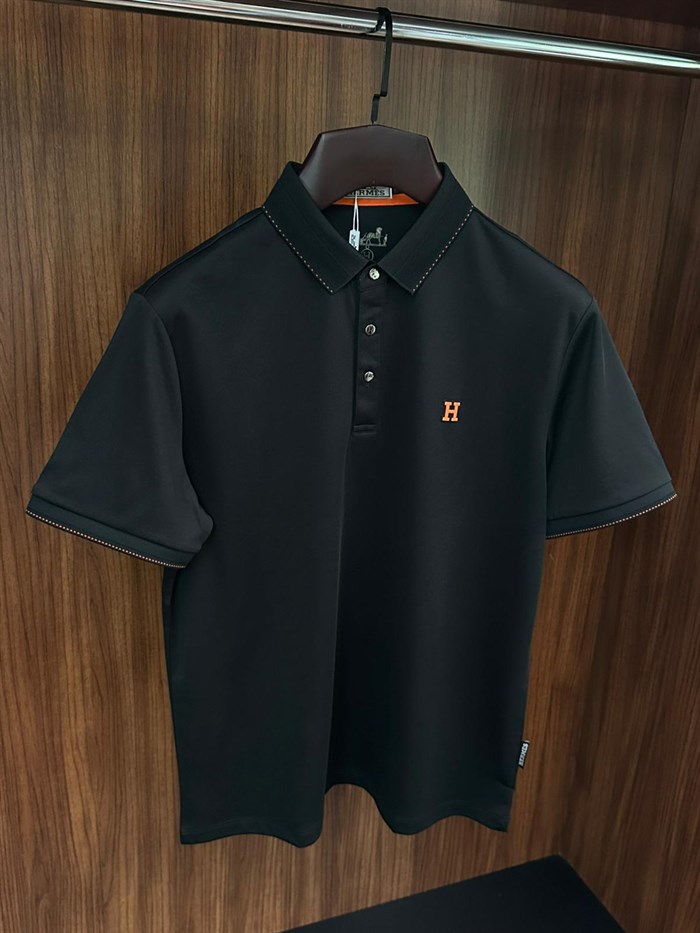 Kabartma Silikon Logolu Yakalı T-Shirt