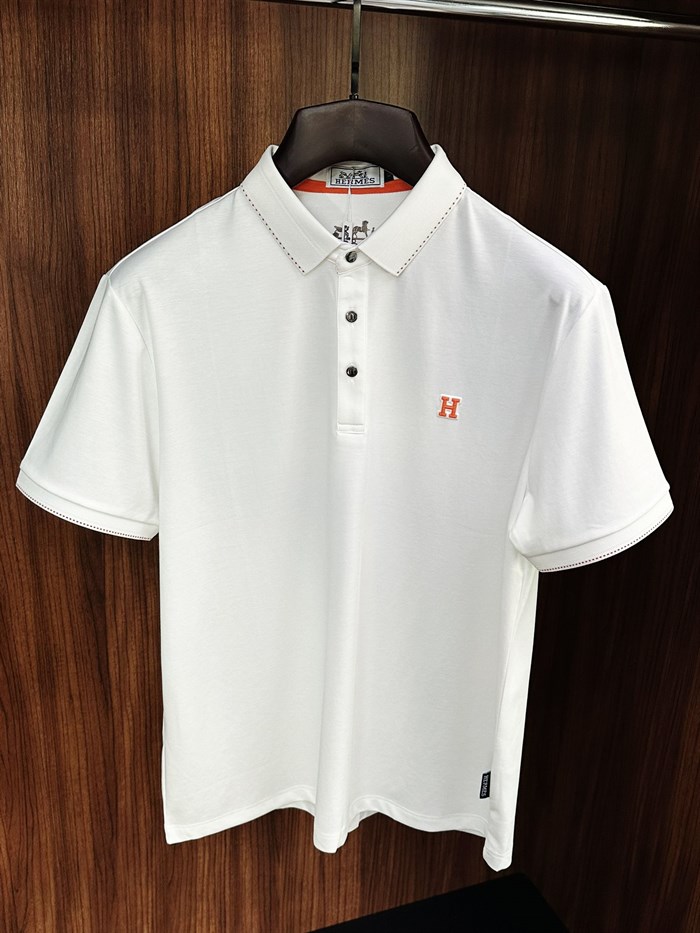 Kabartma Silikon Logolu Yakalı T-Shirt