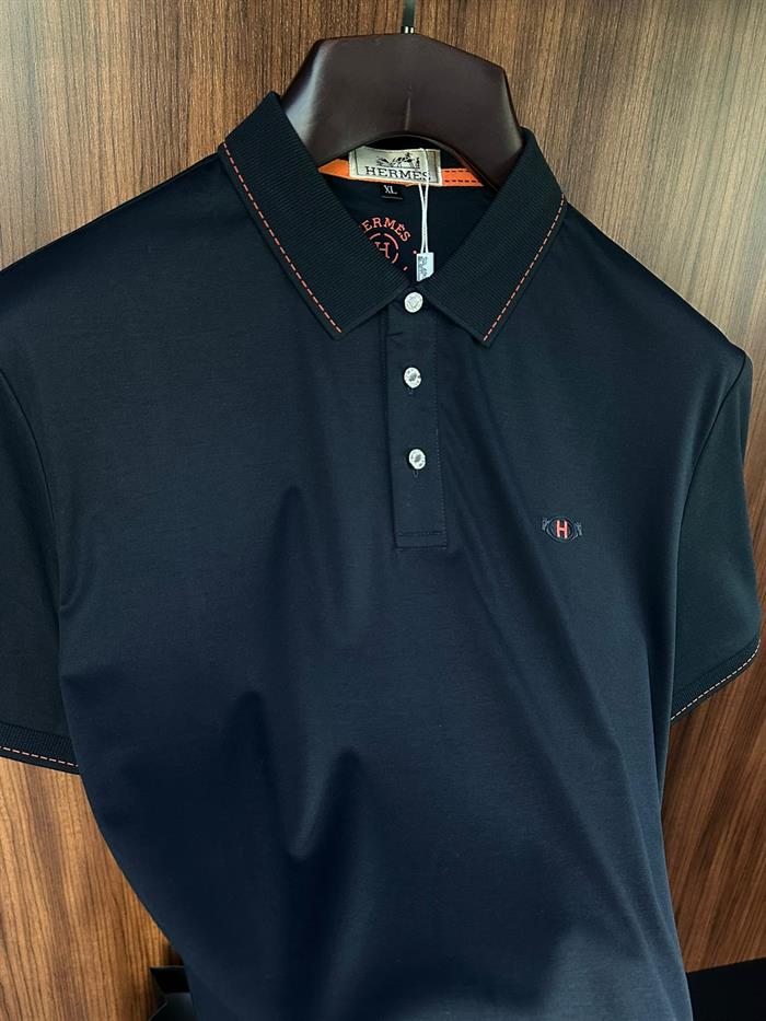 Slikon Logolu Kol Detaylı Modal Kumaş Yakalı T-Shirt