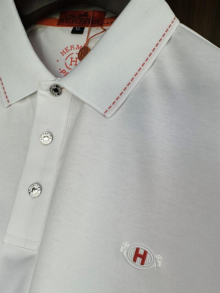 Slikon Logolu Kol Detaylı Modal Kumaş Yakalı T-Shirt
