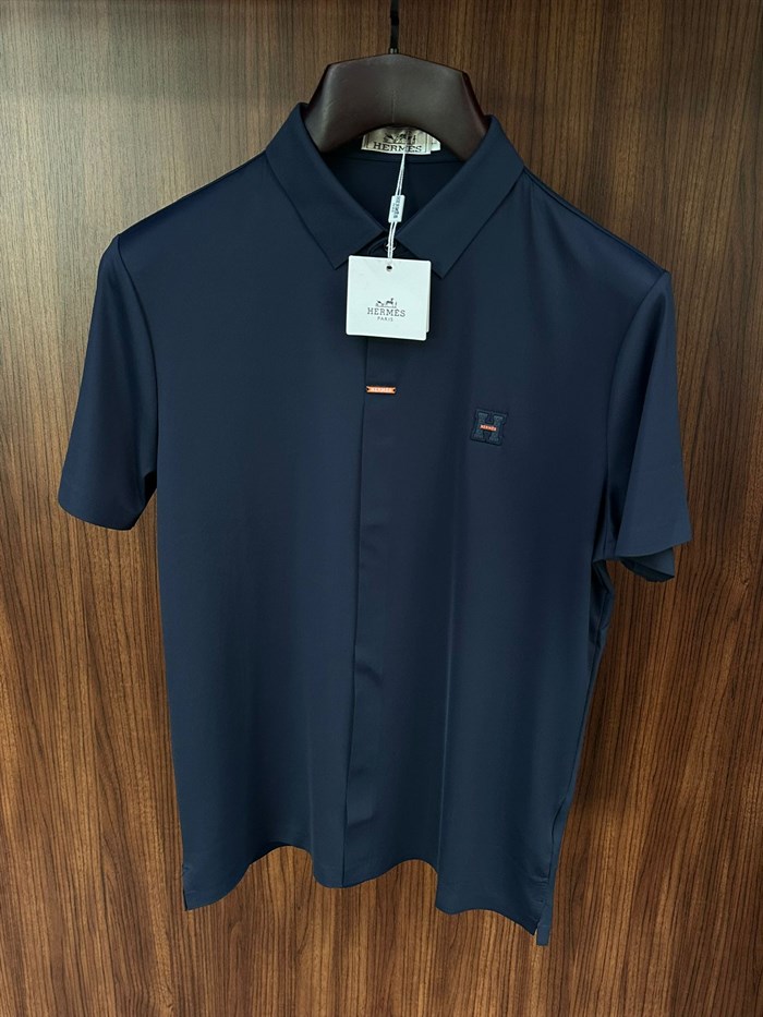 Silikon Kabartma Logolu Yakalı T-Shirt
