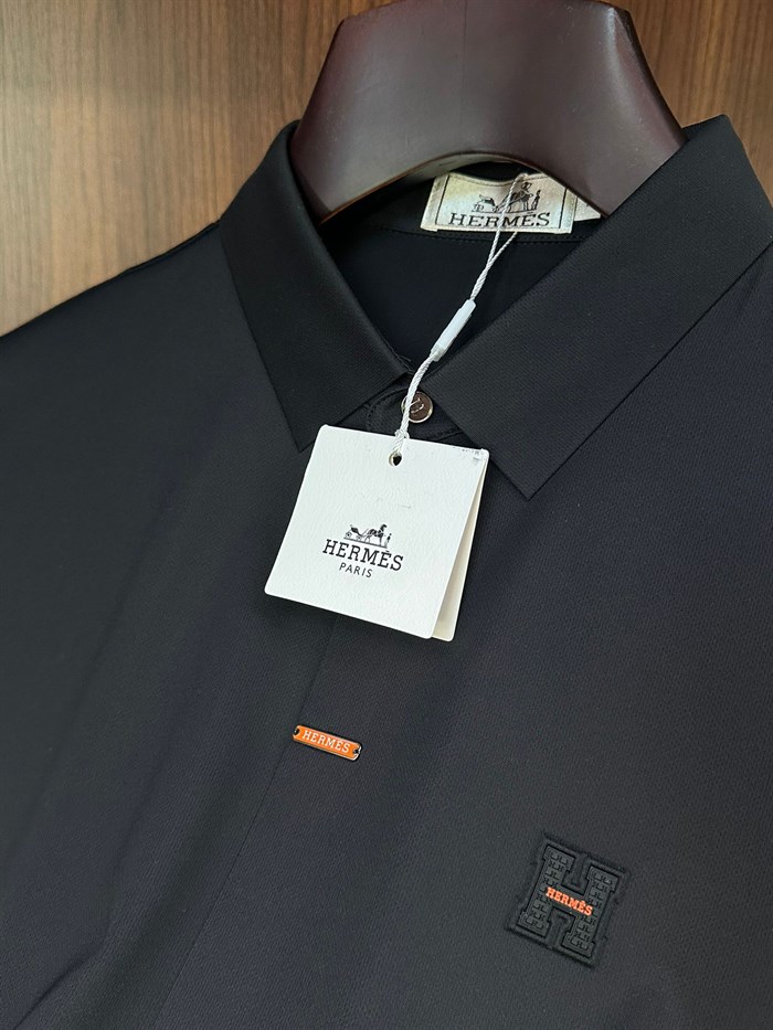Silikon Kabartma Logolu Yakalı T-Shirt
