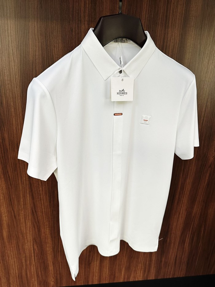 Silikon Kabartma Logolu Yakalı T-Shirt