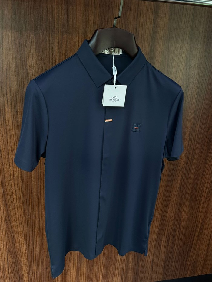 Silikon Kabartma Logolu Yakalı T-Shirt