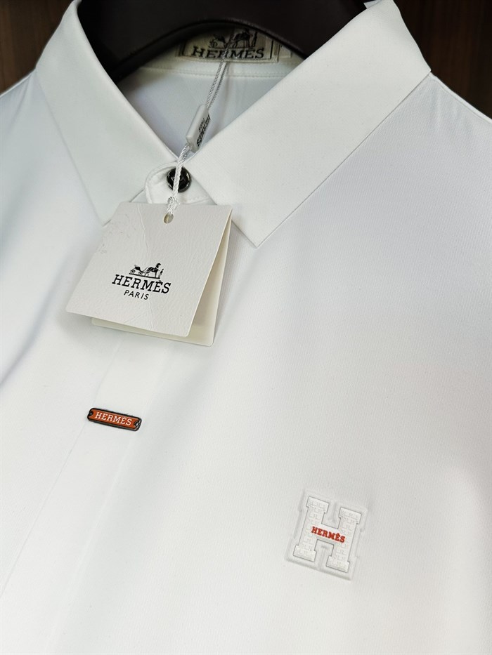 Silikon Kabartma Logolu Yakalı T-Shirt