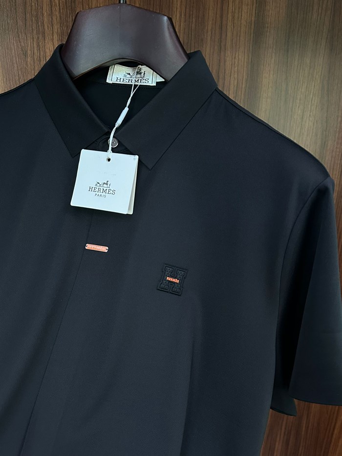 Silikon Kabartma Logolu Yakalı T-Shirt