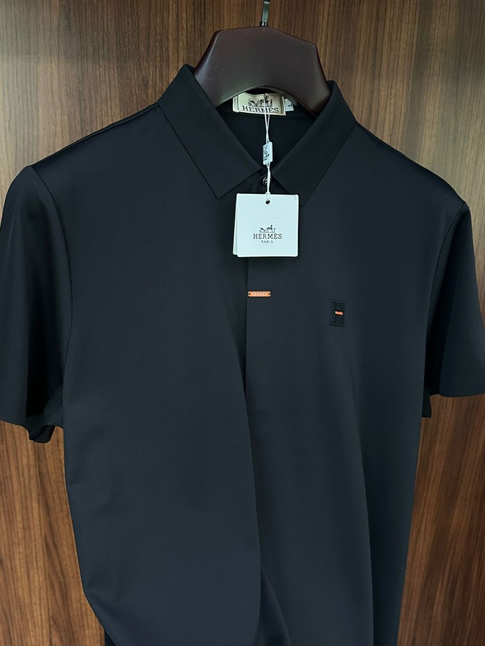 Silikon Kabartma Logolu Yakalı T-Shirt