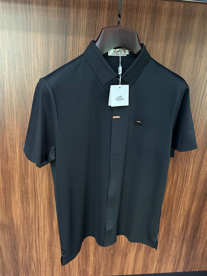 Silikon Kabartma Logolu Yakalı T-Shirt
