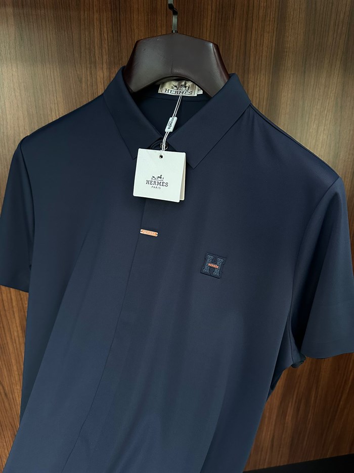 Silikon Kabartma Logolu Yakalı T-Shirt